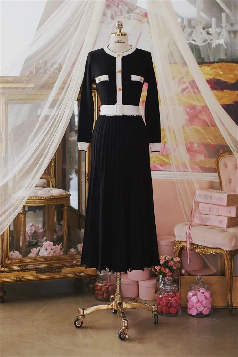 NEW elegant O-neck knitted dress Woman autumn sashes Long-sleeve single-breasted pleated long sweater dress female 2020
NEW elegant O-neck knitted dress Woman autumn sashes Long-sleeve single-breasted pleated long sweater dress female 2020