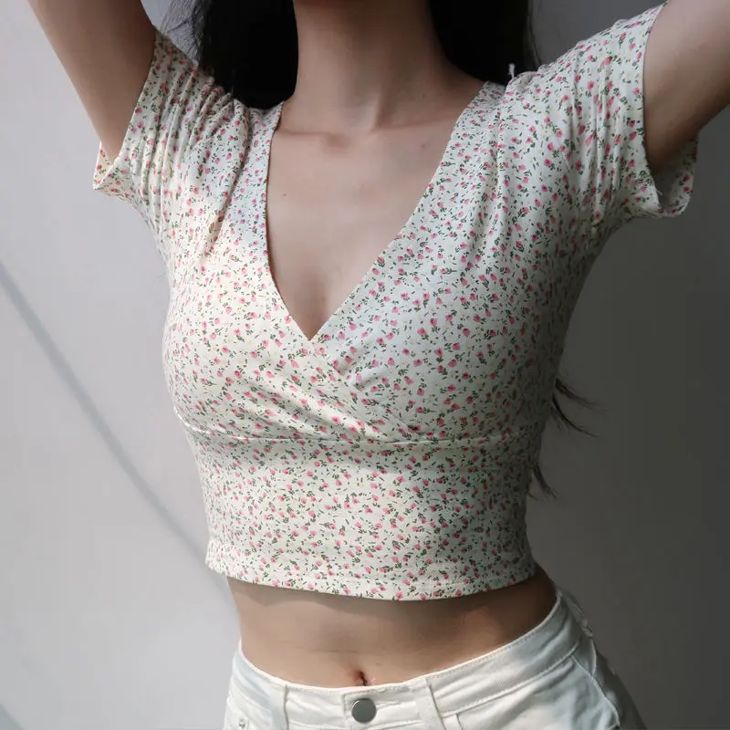 Summer V neck Sexy Crop Top T Shirt Women Vintage Floral Tops With High waist Short sleeve Casual 2021 New
Summer V neck Sexy Crop Top T Shirt Women Vintage Floral Tops With High waist Short sleeve Casual 2021 New