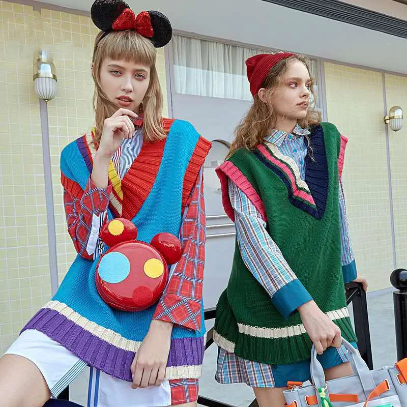 Жилет женский трикотажный с V-образным вырезом, без рукавов
Жилет женский трикотажный с V-образным вырезом, без рукавов