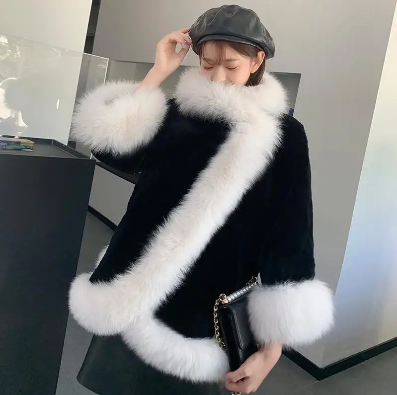 Elegant Beautiful Autumn winter Black and white new medium and long fox fur women's fashion thin warm Rex rabbit fur cape coat
Elegant Beautiful Autumn winter Black and white new medium and long fox fur women's fashion thin warm Rex rabbit fur cape coat