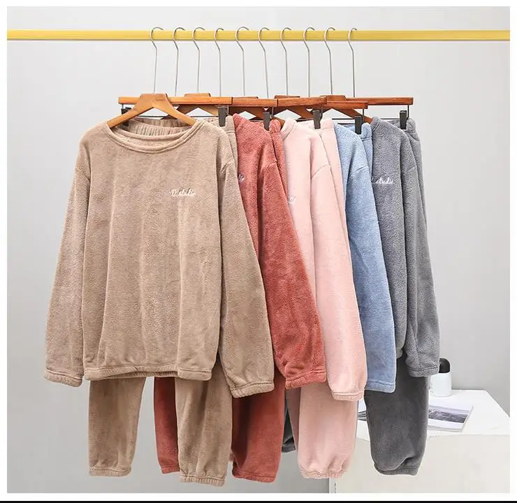 2021 New 4-Color Women Pajama Pants And Top Plush Suit Party Casual Home Warm Soft Embroidery Word Winter Pajamas
2021 New 4-Color Women Pajama Pants And Top Plush Suit Party Casual Home Warm Soft Embroidery Word Winter Pajamas