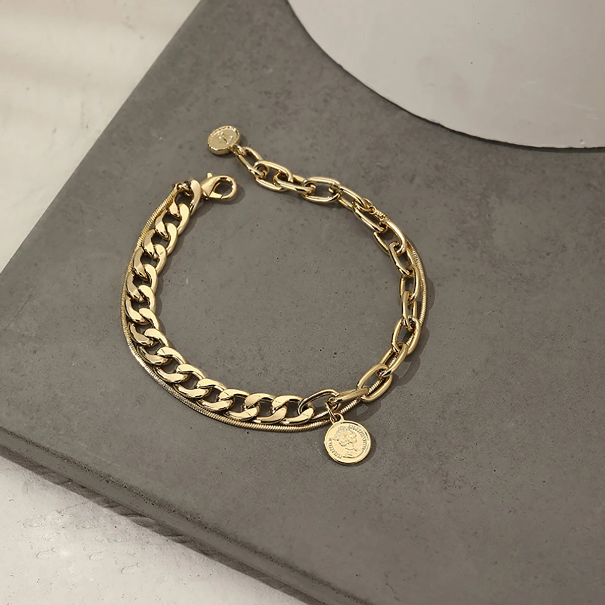 Moloye 2021 Coin Double Layer Asymmetrical Personality Bracelet Female Ins Niche Design Sense Fashion Simple Style Accessories
Moloye 2021 Coin Double Layer Asymmetrical Personality Bracelet Female Ins Niche Design Sense Fashion Simple Style Accessories