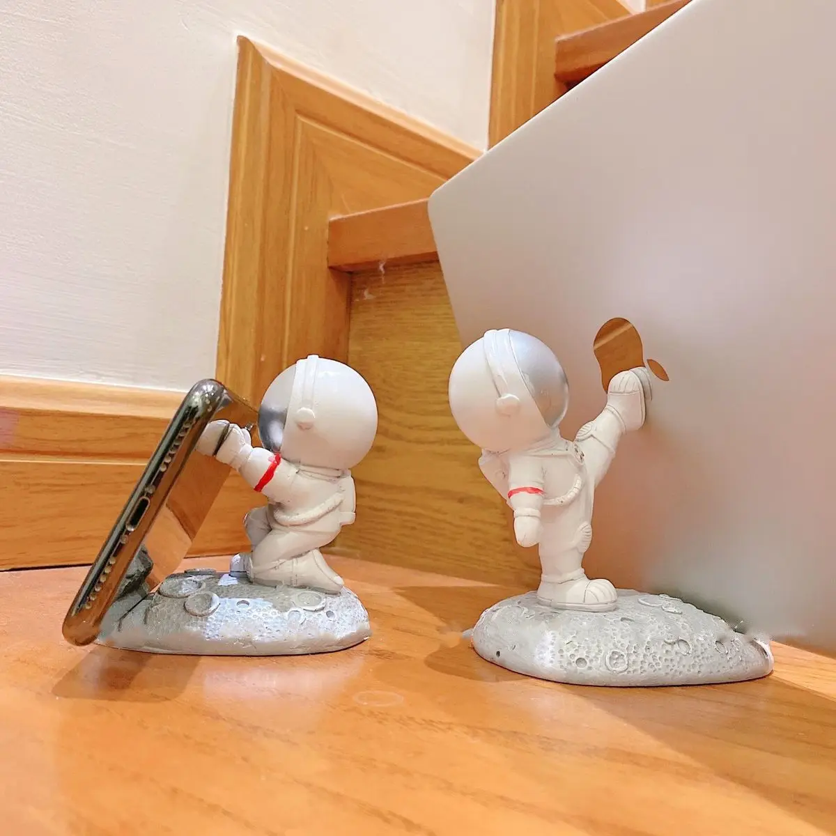 Astronaut Flat Phone Stand Watching Tv Cute Ins Style Cartoon Gift Creative Ornament Cell Phone Desk Stand For Iphone Android
Astronaut Flat Phone Stand Watching Tv Cute Ins Style Cartoon Gift Creative Ornament Cell Phone Desk Stand For Iphone Android