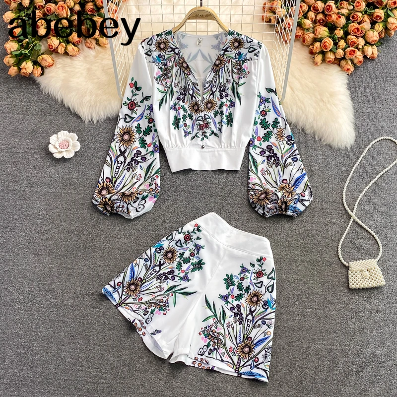 2021 New Autumn Winter Fashion V-Neck long sleeve short Print Shirt Top + high waist print casual wide leg shorts two-piece set
2021 New Autumn Winter Fashion V-Neck long sleeve short Print Shirt Top + high waist print casual wide leg shorts two-piece set