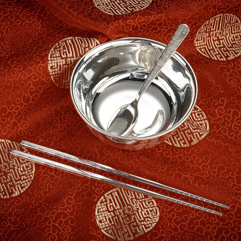 Sterling silver tableware set birthday baby full moon gift handmade sterling silver chopsticks spoon silver bowl three-piece set
Sterling silver tableware set birthday baby full moon gift handmade sterling silver chopsticks spoon silver bowl three-piece set