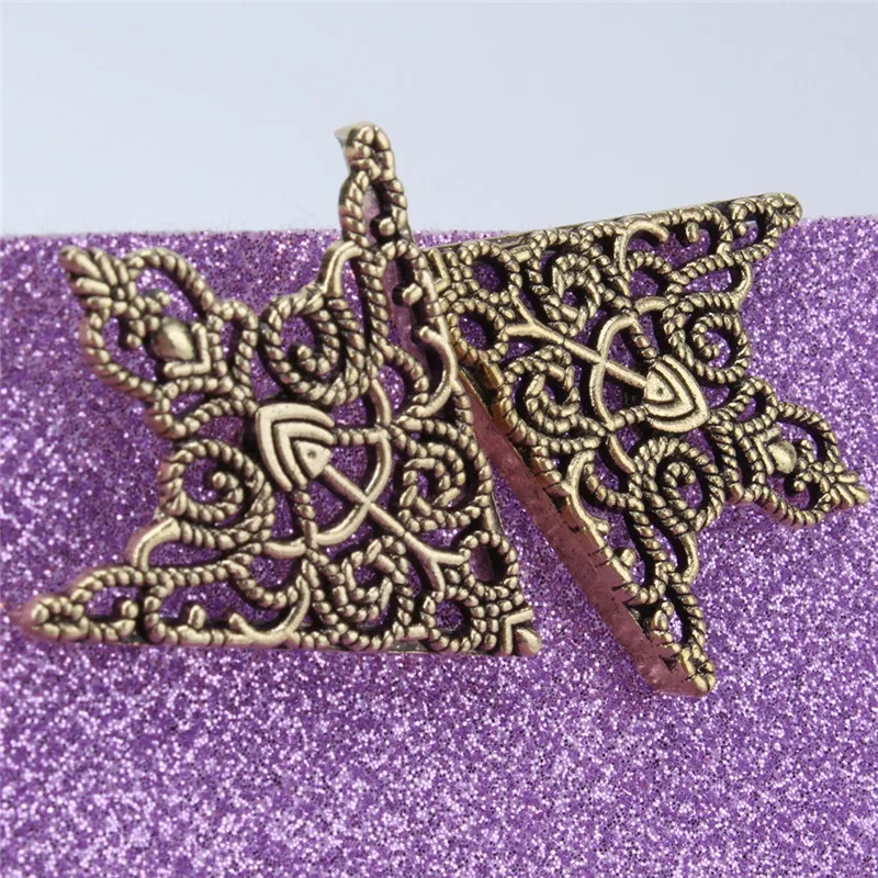Fashion Shirt Collar Brooch Pin Corner Buckles Vintage Crown Hollow Pattern For Men Women Corner Clothing Accessories
Fashion Shirt Collar Brooch Pin Corner Buckles Vintage Crown Hollow Pattern For Men Women Corner Clothing Accessories
