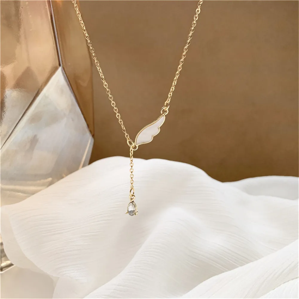 Contracted Angel Wings Chain Necklace With Her Red Crystal Pendant Clavicle Super Fairy Maiden Necklace Women Jewelry
Contracted Angel Wings Chain Necklace With Her Red Crystal Pendant Clavicle Super Fairy Maiden Necklace Women Jewelry