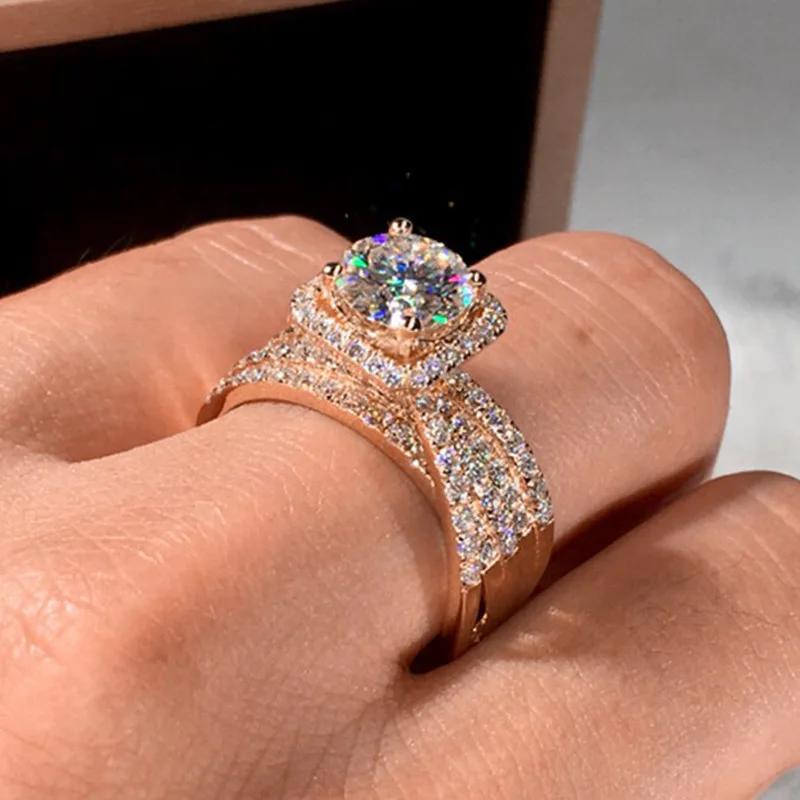 Luxury Trendy Rose Gold Plated Cross Winding Wide Rings For Women Shine White CZ Stone Inlay Fashion Jewelry Wedding Party Gifts
Luxury Trendy Rose Gold Plated Cross Winding Wide Rings For Women Shine White CZ Stone Inlay Fashion Jewelry Wedding Party Gifts