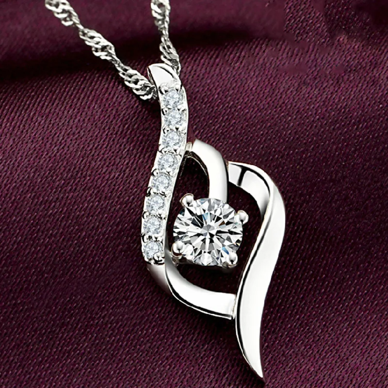 South Korea's New Fashion Hot Selling Jewelry Inlaid With Diamond Only Love Tianzhiyu Heart-shaped Pendant Necklace For Women
South Korea's New Fashion Hot Selling Jewelry Inlaid With Diamond Only Love Tianzhiyu Heart-shaped Pendant Necklace For Women