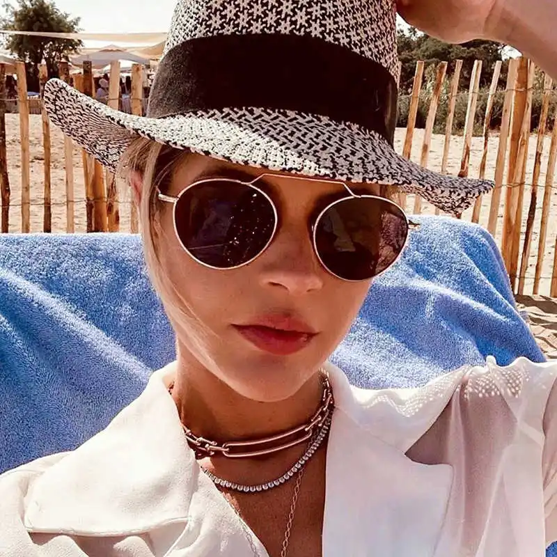 Женские солнцезащитные очки в металлической круглой оправе, с цветными линзами 
Женские солнцезащитные очки в металлической круглой оправе, с цветными линзами