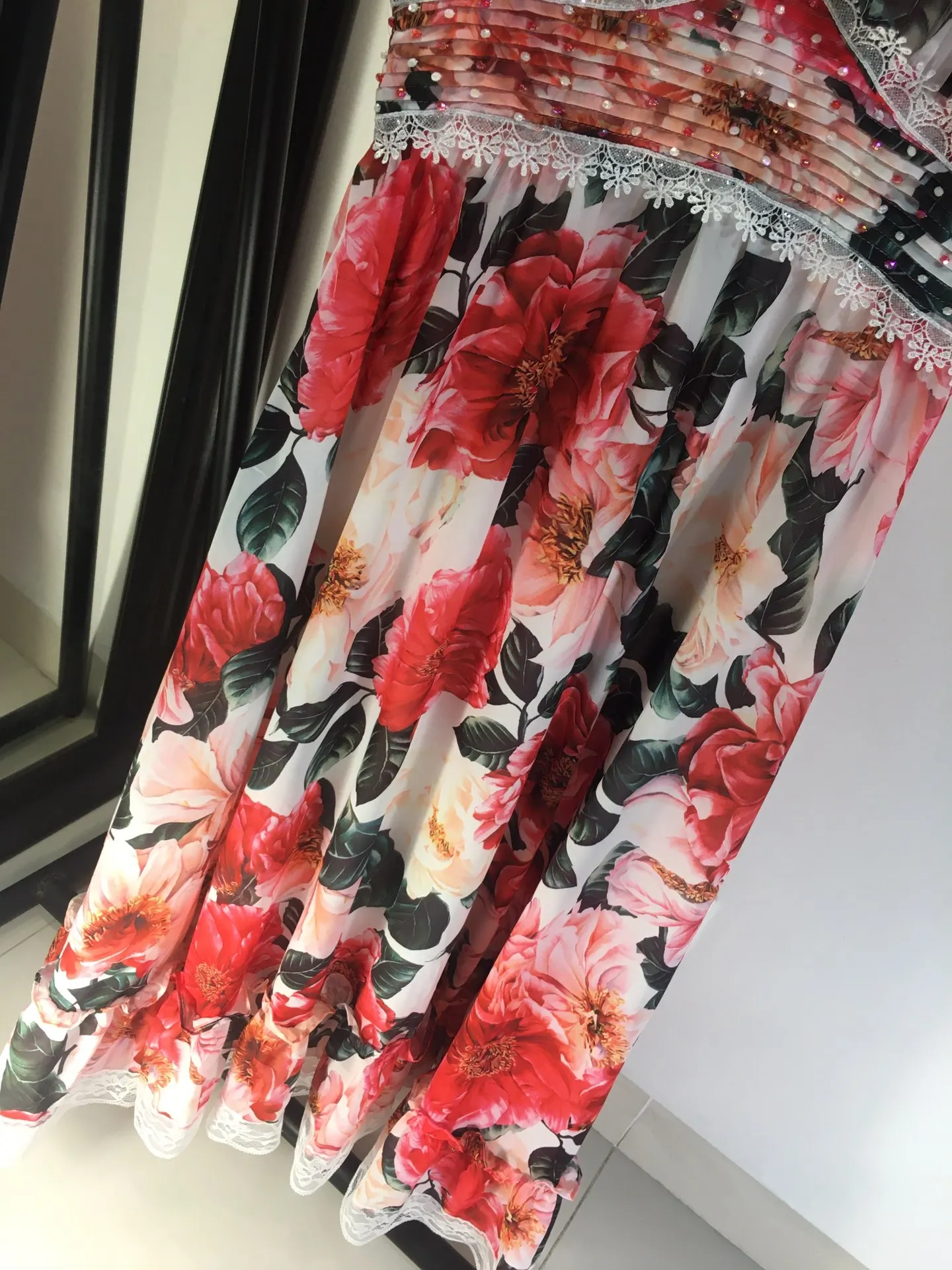 2021 new women fashion sleeveless water-soluble flower V-neck printed dress 0323
2021 new women fashion sleeveless water-soluble flower V-neck printed dress 0323