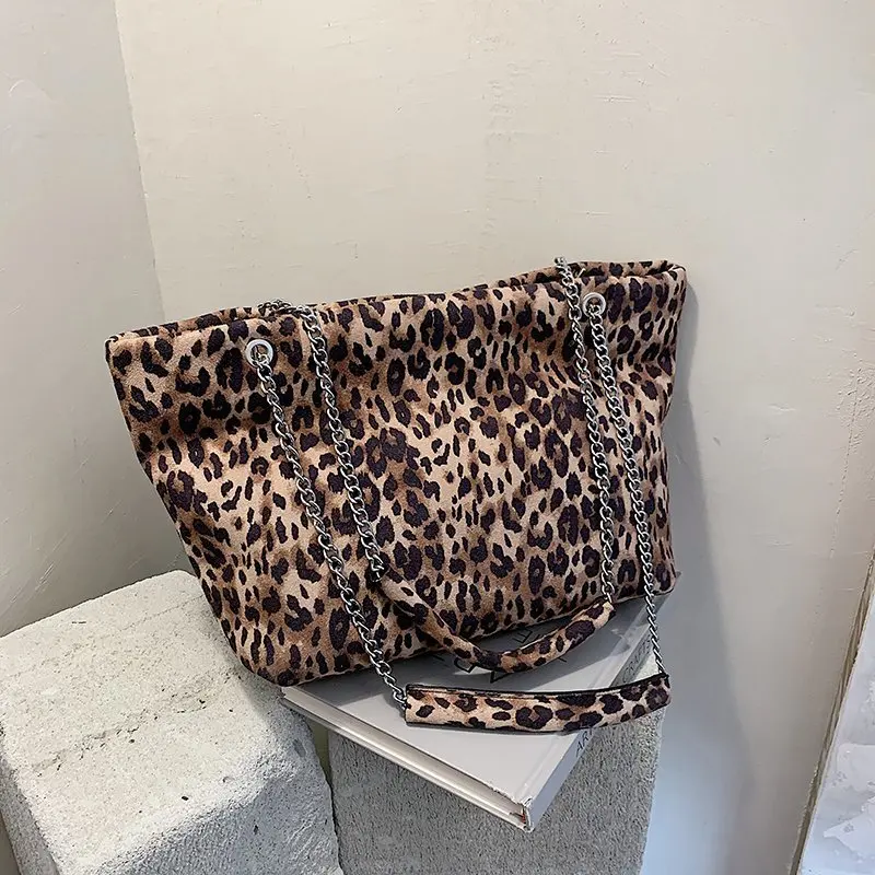 2020 New Witner Brand Designer Women Shoulder Bag High Quality Large Capacity Tote Handbag Purses Luxury Nature Fashion
2020 New Witner Brand Designer Women Shoulder Bag High Quality Large Capacity Tote Handbag Purses Luxury Nature Fashion