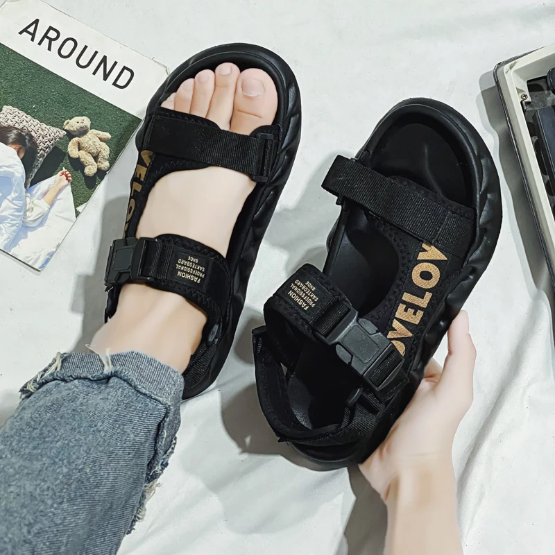 Fashion Roman Sandals Men Original Letter Printed Mens Summer Sandals Casual Buckle Design Flat Sandals Men Shoes sandale homme
Fashion Roman Sandals Men Original Letter Printed Mens Summer Sandals Casual Buckle Design Flat Sandals Men Shoes sandale homme
