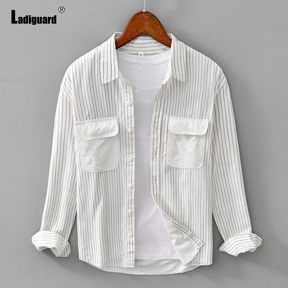 

Men Fashion Leisure Corduroy Shirt blusas 2021 Autumn Casual Stripes Blouse Mens Lepal Collar Pocket Design Top Homme Streetwear