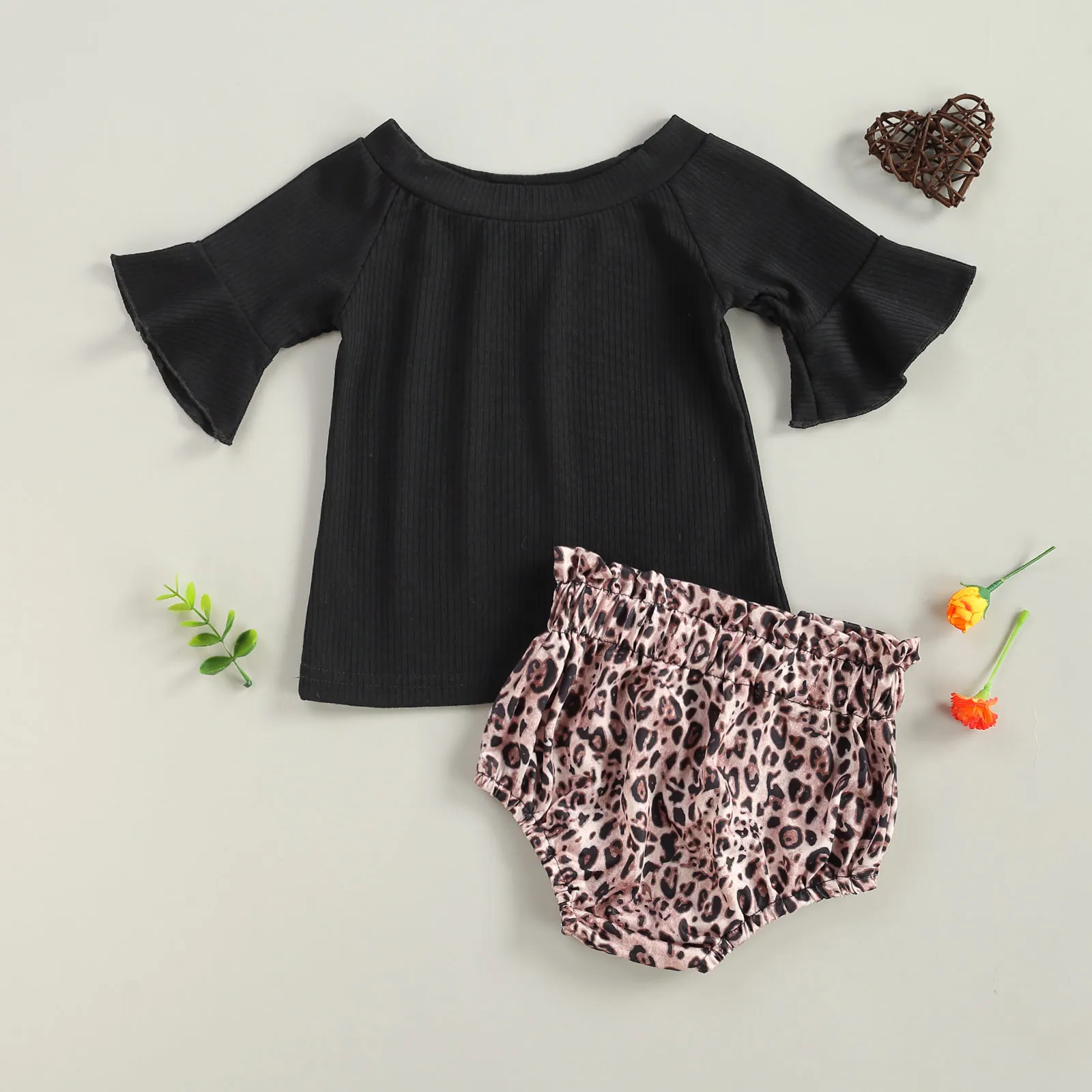 Pieces Baby Girl 3M-24M Suit Set Girls Solid Color Round Neck Elbow Sleeve Tops+ Leopard Print Shorts for Summer
Pieces Baby Girl 3M-24M Suit Set Girls Solid Color Round Neck Elbow Sleeve Tops+ Leopard Print Shorts for Summer