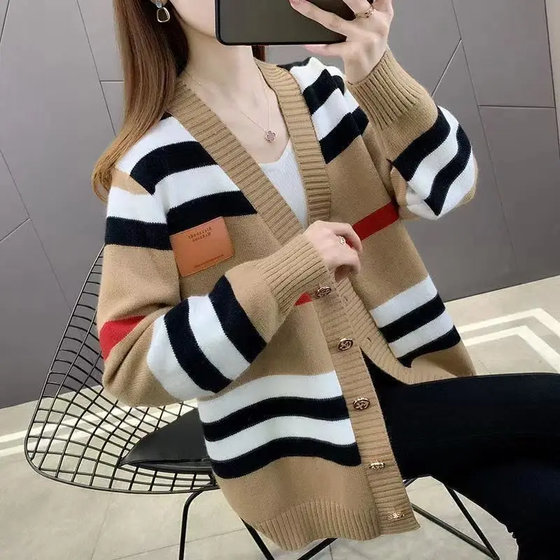 Sweater ladies knitted cardigan women's thin autumn clothes 2021 new women's loose jacket women spring and autumn all-match
Sweater ladies knitted cardigan women's thin autumn clothes 2021 new women's loose jacket women spring and autumn all-match