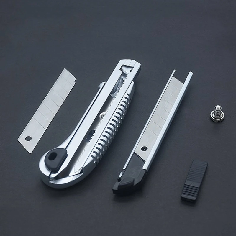High Quality Retractable Blade Knife Pocket Utility Knife Plastic Shell SK5 Blades 18mm Sharp Cutting Tool Cutter
High Quality Retractable Blade Knife Pocket Utility Knife Plastic Shell SK5 Blades 18mm Sharp Cutting Tool Cutter