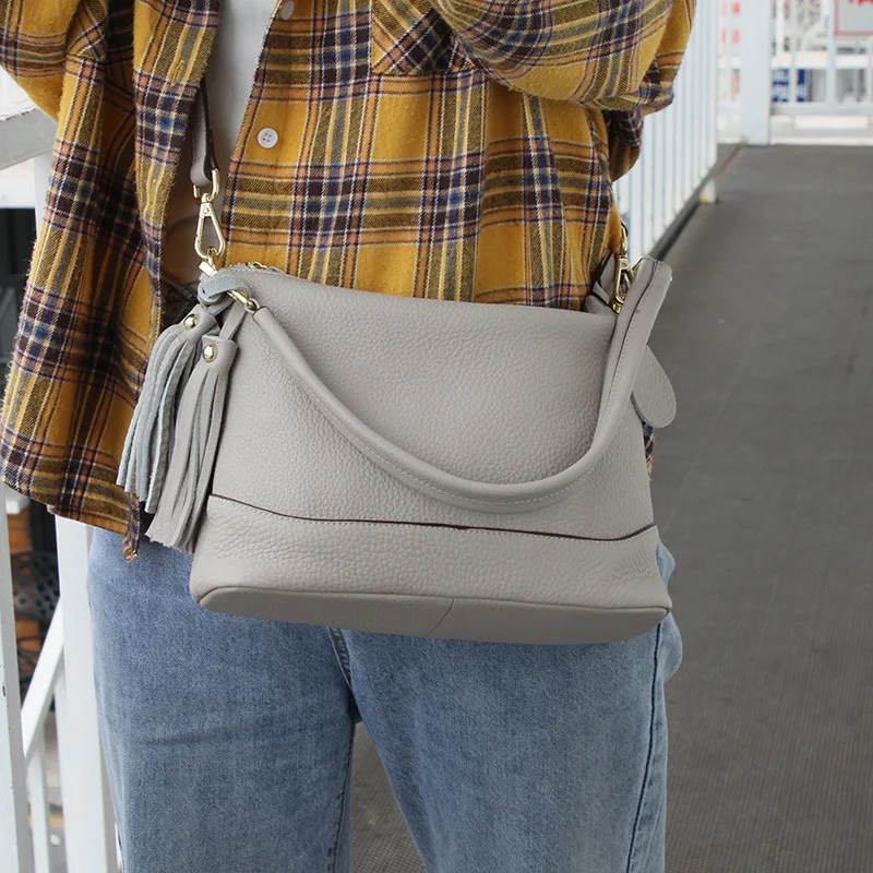 Casual Tassel Shoulder Bags For Women 2021New Soft Genuine Leather Designer Handbags Purses Famous Brand Women Messenger Bags
Casual Tassel Shoulder Bags For Women 2021New Soft Genuine Leather Designer Handbags Purses Famous Brand Women Messenger Bags