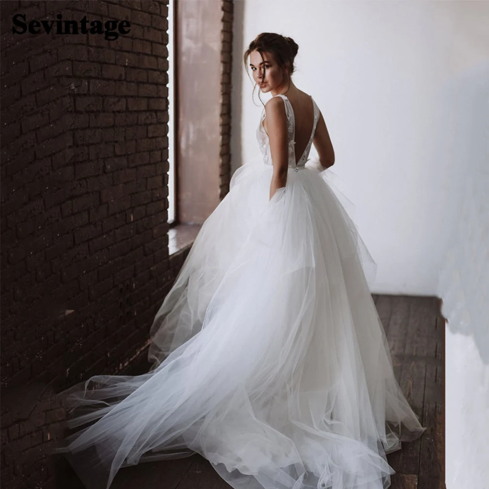 Sexy Deep V-Neck Wedding Dress A-Line Tulle Sleeveless Lace Appliques Button Back Sweep Train Bridal Gowns 2021 Vestido De Noiva
Sexy Deep V-Neck Wedding Dress A-Line Tulle Sleeveless Lace Appliques Button Back Sweep Train Bridal Gowns 2021 Vestido De Noiva