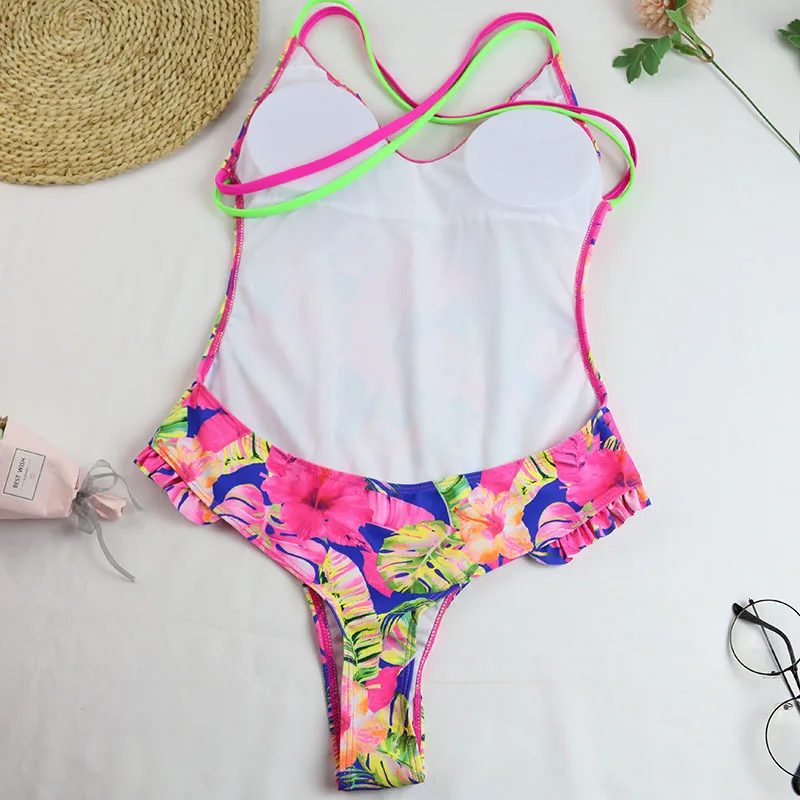 New Sexy V-neck Print One Piece Swimsuit 2021 Push Up Ruffle Bikinis Europe and America Retro Halter Beach Wear Biquini
New Sexy V-neck Print One Piece Swimsuit 2021 Push Up Ruffle Bikinis Europe and America Retro Halter Beach Wear Biquini
