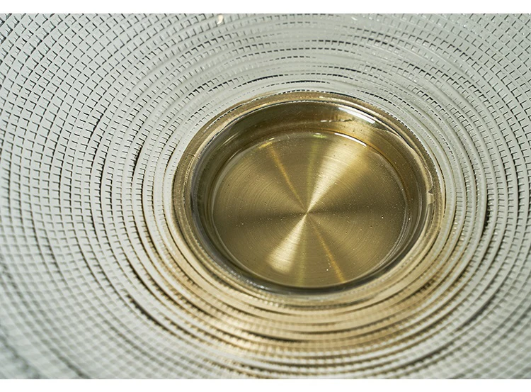 Modern Hand Blown Glass Fruit Plate With Metal Base Fruit Plate Candy Snacks Glass Plate Home Soft Desktop Decoration Ornaments 
Modern Hand Blown Glass Fruit Plate With Metal Base Fruit Plate Candy Snacks Glass Plate Home Soft Desktop Decoration Ornaments