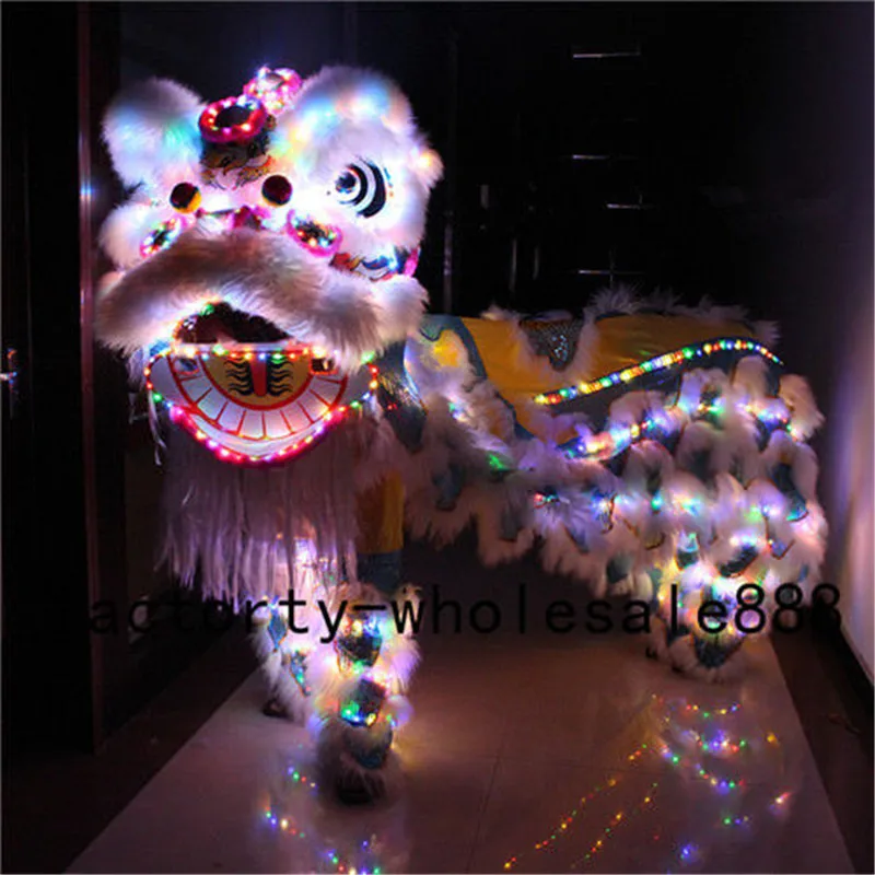 Advertising Chinese Folk Art Lion Dance Mascot Costume LED Light Wool Southern For Two Adults Cosplay Party Game Fancy Dress New
Advertising Chinese Folk Art Lion Dance Mascot Costume LED Light Wool Southern For Two Adults Cosplay Party Game Fancy Dress New