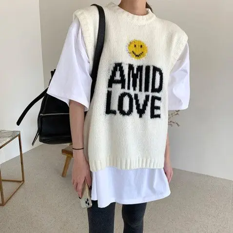Women 2021 Lovely Fashion Smiley Letter Embroidery O Neck Cropped Knitted Vest Sweater Vintage Slim Female Waistcoat Chic Tops
Women 2021 Lovely Fashion Smiley Letter Embroidery O Neck Cropped Knitted Vest Sweater Vintage Slim Female Waistcoat Chic Tops