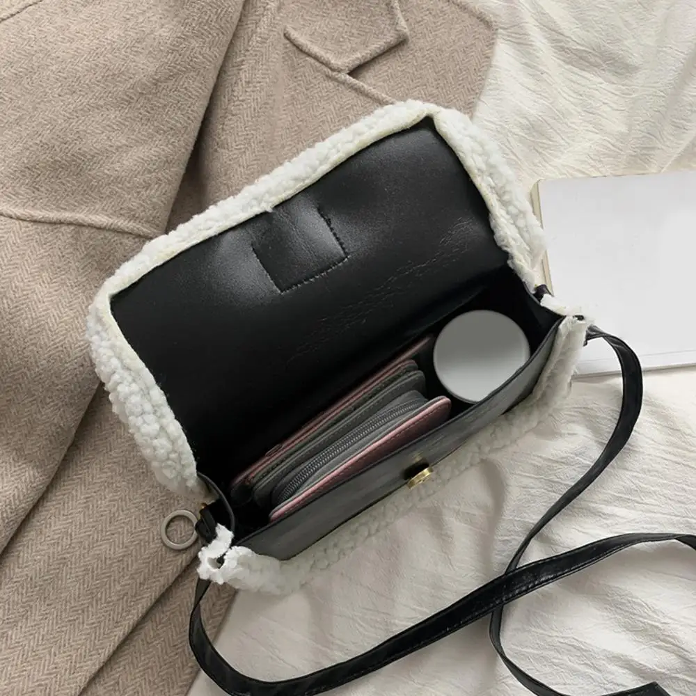 Women Winter Lambswool Shoulder Bags Top Korean fashion Ladies chain Crossbody Bag Women Splicing Retro Messenger Bags
Women Winter Lambswool Shoulder Bags Top Korean fashion Ladies chain Crossbody Bag Women Splicing Retro Messenger Bags