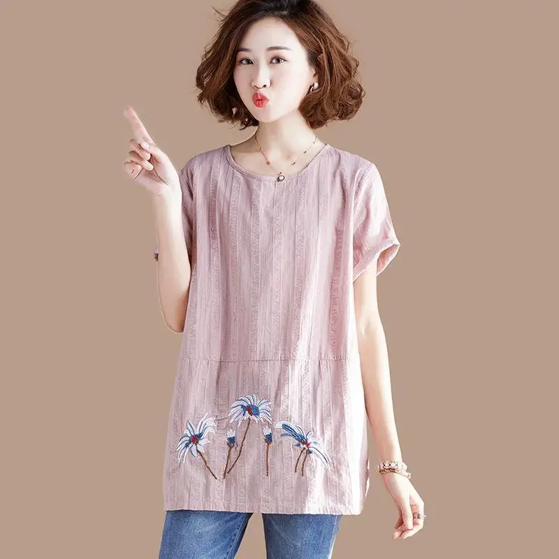 Plus Size Cotton T-shirts Women Summer Casual Tops Tees New 2020 Vintage Floral Embroidery High Quality Female Tee Shirt P705
Plus Size Cotton T-shirts Women Summer Casual Tops Tees New 2020 Vintage Floral Embroidery High Quality Female Tee Shirt P705