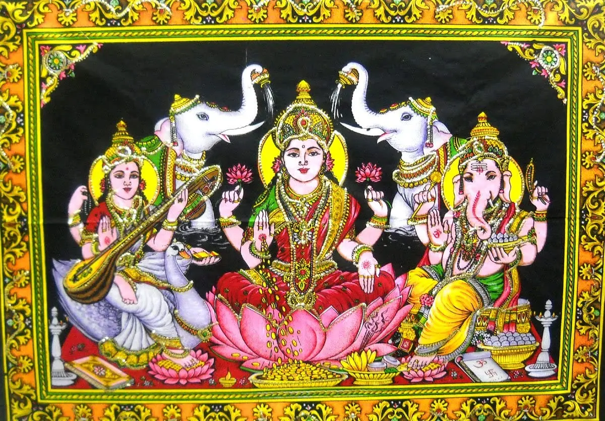 India Auspicious Lakshmi Ganesha Saraswati/Diwali Pujan/Hindu God Sequin Batik Cotton Wall Tapestry
India Auspicious Lakshmi Ganesha Saraswati/Diwali Pujan/Hindu God Sequin Batik Cotton Wall Tapestry