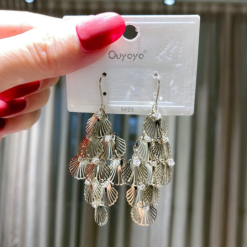 South Korea style creative shell pendant earrings copper allergy - proof ear hook quality zircon earrings female earrings 
South Korea style creative shell pendant earrings copper allergy - proof ear hook quality zircon earrings female earrings