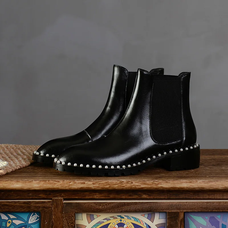 ChElSEY boots women's thick autumn winter 2020 new pearl boots round head medium heel boots children's short 
ChElSEY boots women's thick autumn winter 2020 new pearl boots round head medium heel boots children's short