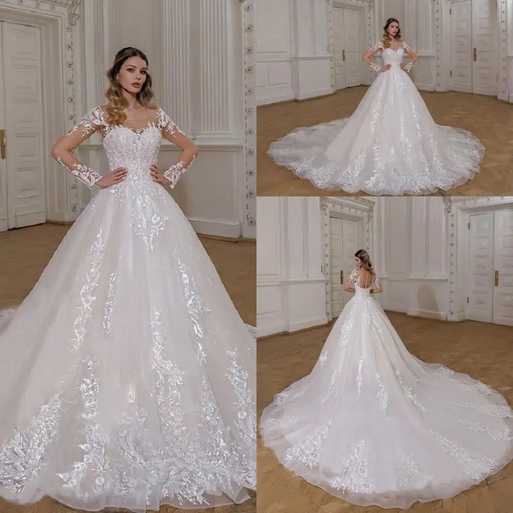 2020 Ball Gown Wedding Dresses Scoop Neck Long Sleeves Lace Appliques Bridal Gowns Button Back Sweep Train Wedding Dress
2020 Ball Gown Wedding Dresses Scoop Neck Long Sleeves Lace Appliques Bridal Gowns Button Back Sweep Train Wedding Dress