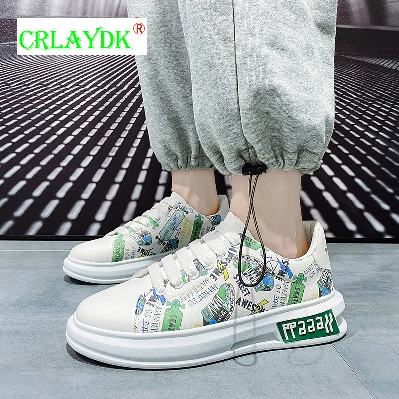 CRLAYDK Graffiti Pattern Men Fashion Skateboarding Shoes Students Leather Breathable Youth Boys Casual White Vulcanized Sneakers
CRLAYDK Graffiti Pattern Men Fashion Skateboarding Shoes Students Leather Breathable Youth Boys Casual White Vulcanized Sneakers