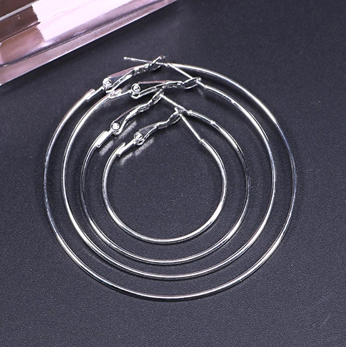 4 Size Big Smooth Circle Hoop Earrings Brincos Simple Party Round Loop Earrings for Women Fashion Jewelry Bijoux Accessory
4 Size Big Smooth Circle Hoop Earrings Brincos Simple Party Round Loop Earrings for Women Fashion Jewelry Bijoux Accessory