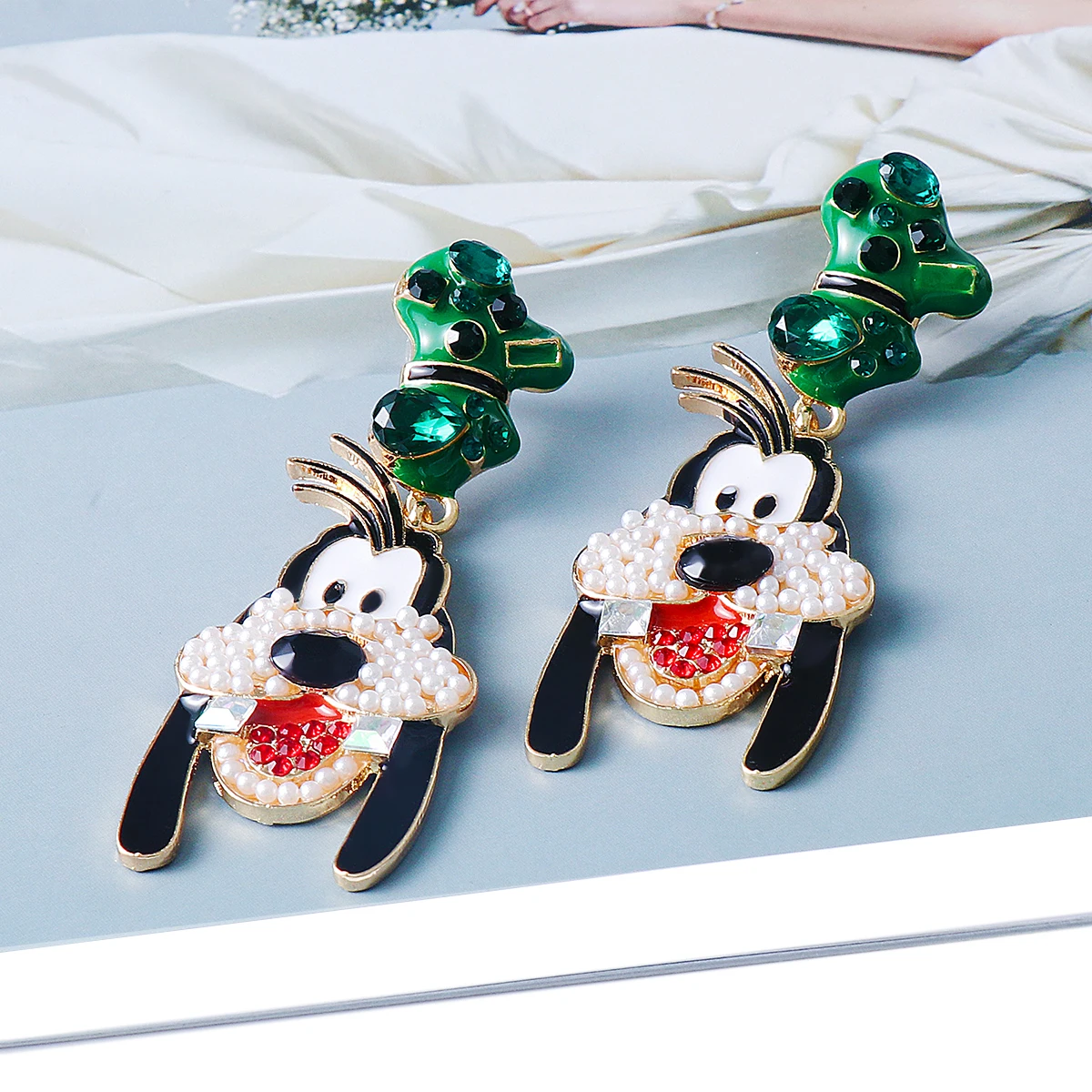 2021 New Funny Cartoon Big Mouth Dog Pearl Earrings Exaggerated Retro Inlaid Female Earrings Jewelry Accessories for Women
2021 New Funny Cartoon Big Mouth Dog Pearl Earrings Exaggerated Retro Inlaid Female Earrings Jewelry Accessories for Women