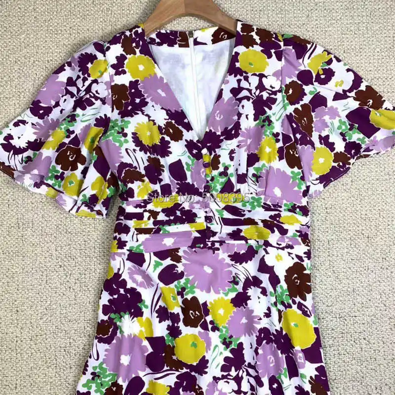 Purple Floral PRINT dress Short Cape Sleeves V-neck with buttons Gathered Waist Fashion dress Woman
Purple Floral PRINT dress Short Cape Sleeves V-neck with buttons Gathered Waist Fashion dress Woman