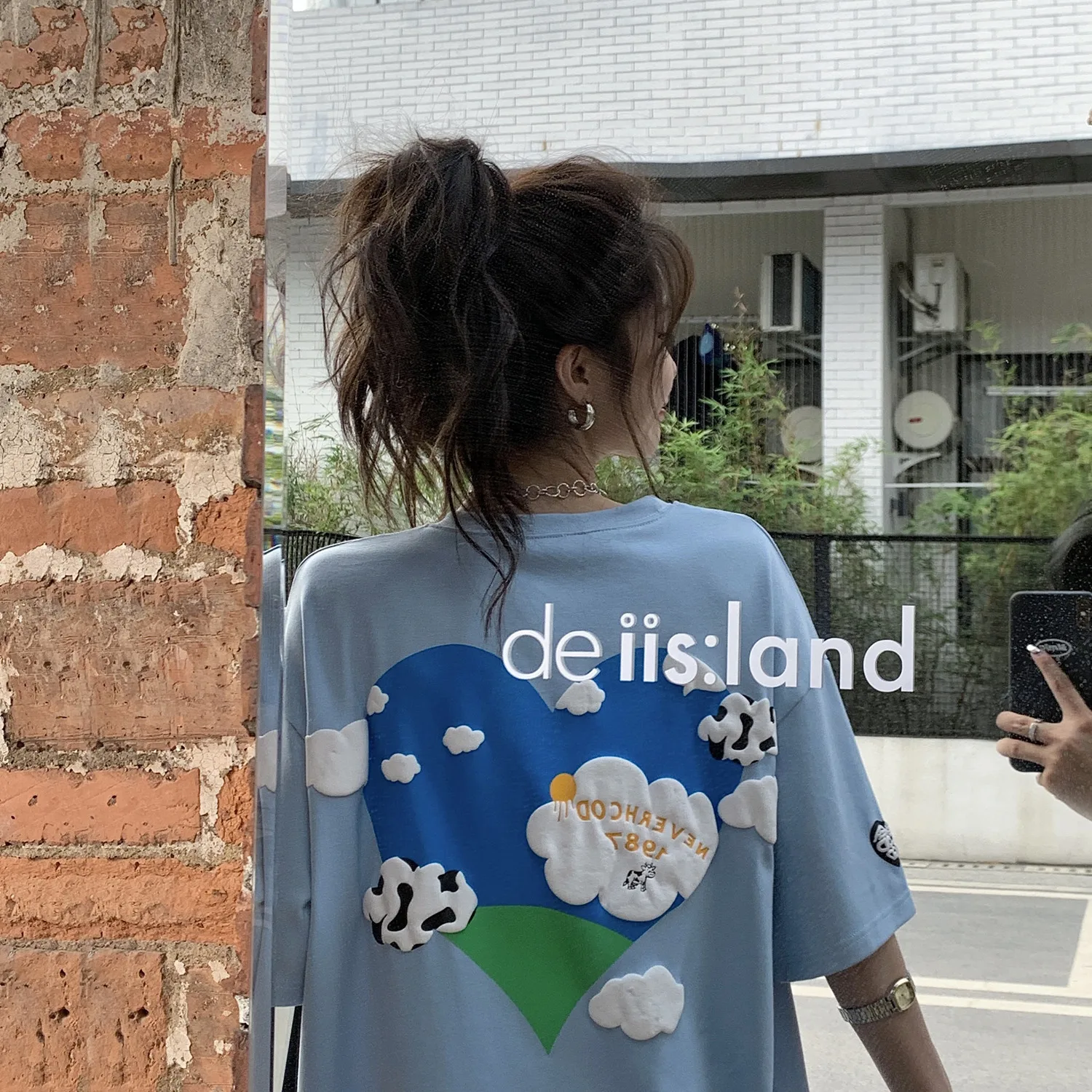 Summer love blue sky and white clouds 3D foam printing short-sleeved T-shirt loose round neck top tide T-shirt
Summer love blue sky and white clouds 3D foam printing short-sleeved T-shirt loose round neck top tide T-shirt