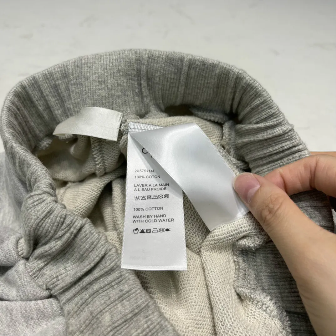 2021 New Grey Sport Shorts Luxury Brand High Waist Large Pocket Knee Length Loose Pants Spring Holiday Leisure Versatile Capris
2021 New Grey Sport Shorts Luxury Brand High Waist Large Pocket Knee Length Loose Pants Spring Holiday Leisure Versatile Capris