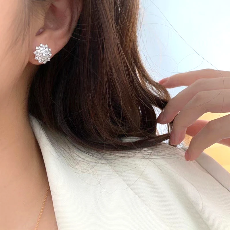 LUOWEND 100% 18K Solid White Gold Earrings Women Stud Earrings Real Natural Diamond Earring for Wedding Engagement Customized
LUOWEND 100% 18K Solid White Gold Earrings Women Stud Earrings Real Natural Diamond Earring for Wedding Engagement Customized
