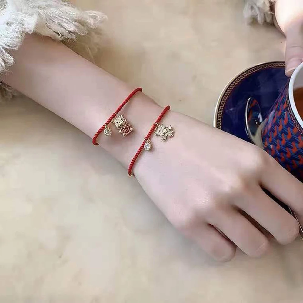 2021 Handmade Red Rope Rhinestone Zodiac Ox Cow Adjustable Bracelet For Women Girls Valentine's Day Gifts Chain Bangles Jewelry
2021 Handmade Red Rope Rhinestone Zodiac Ox Cow Adjustable Bracelet For Women Girls Valentine's Day Gifts Chain Bangles Jewelry