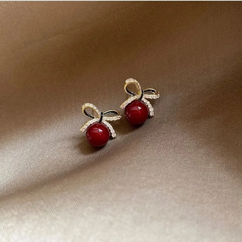 Small Cute Sparkling Zircon Bowknot Pearl Stud Earrings White Red Exquisite Pearl For Girls Banquet Enagement First Choice
Small Cute Sparkling Zircon Bowknot Pearl Stud Earrings White Red Exquisite Pearl For Girls Banquet Enagement First Choice