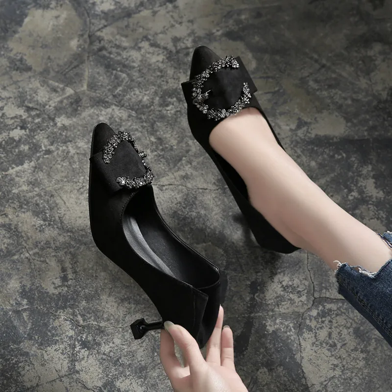 Women's shoes 2020 Suede Pointed stiletto heel women's high heels square buckle cat heel women's single shoes plus size
Women's shoes 2020 Suede Pointed stiletto heel women's high heels square buckle cat heel women's single shoes plus size