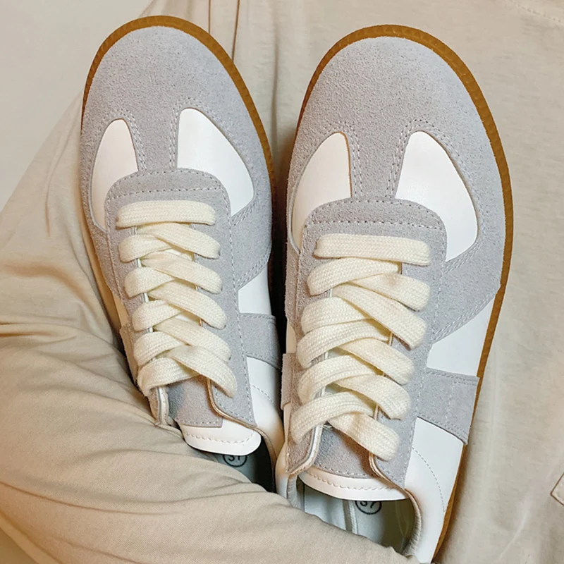 High Quality Leather Women Sneaker White Asakuchi Lace Up Outdoor Casual Shoes Rubber Sole 2021 Retro Design Flats Shoes Female
High Quality Leather Women Sneaker White Asakuchi Lace Up Outdoor Casual Shoes Rubber Sole 2021 Retro Design Flats Shoes Female