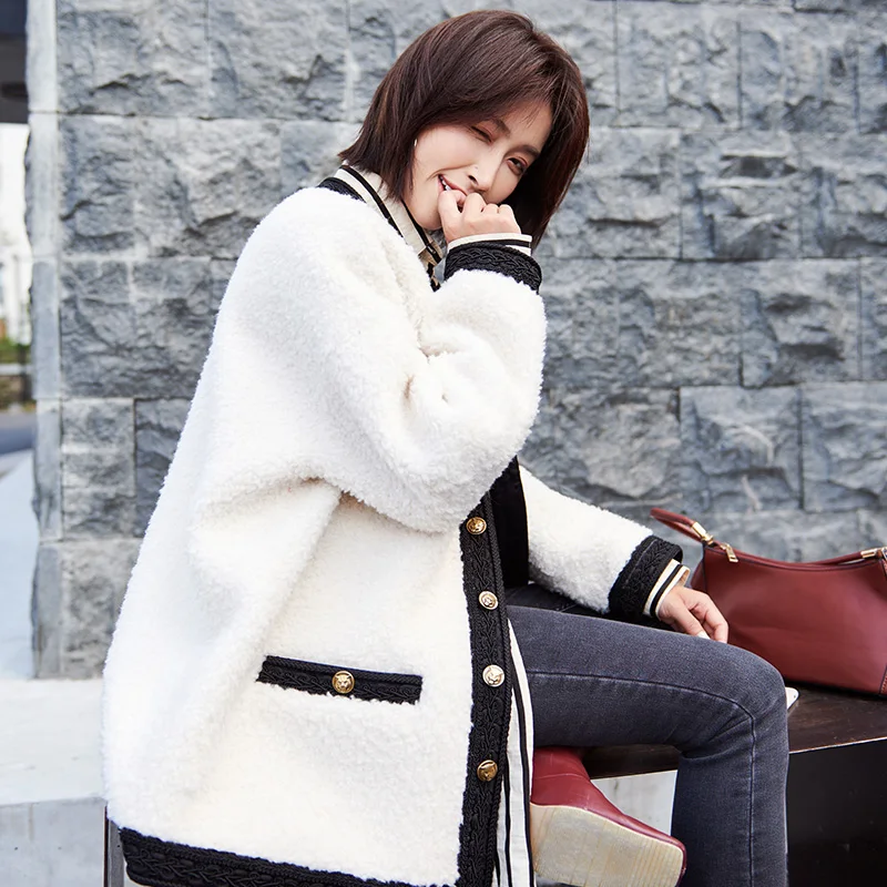 2020 Elegant Real Lamb Wool Fur Coat Female Fashion Winter Warm Sheep Shearling Fur Jackets Women Faux Suede Leather Liner YQ412
2020 Elegant Real Lamb Wool Fur Coat Female Fashion Winter Warm Sheep Shearling Fur Jackets Women Faux Suede Leather Liner YQ412