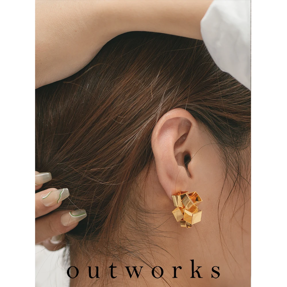 Outworks 2021 New Vintage Creative Hip Hop Punk Cube Stitching Hollow S925 Earring Fashion Earrings For Women Girl Gift Party
Outworks 2021 New Vintage Creative Hip Hop Punk Cube Stitching Hollow S925 Earring Fashion Earrings For Women Girl Gift Party