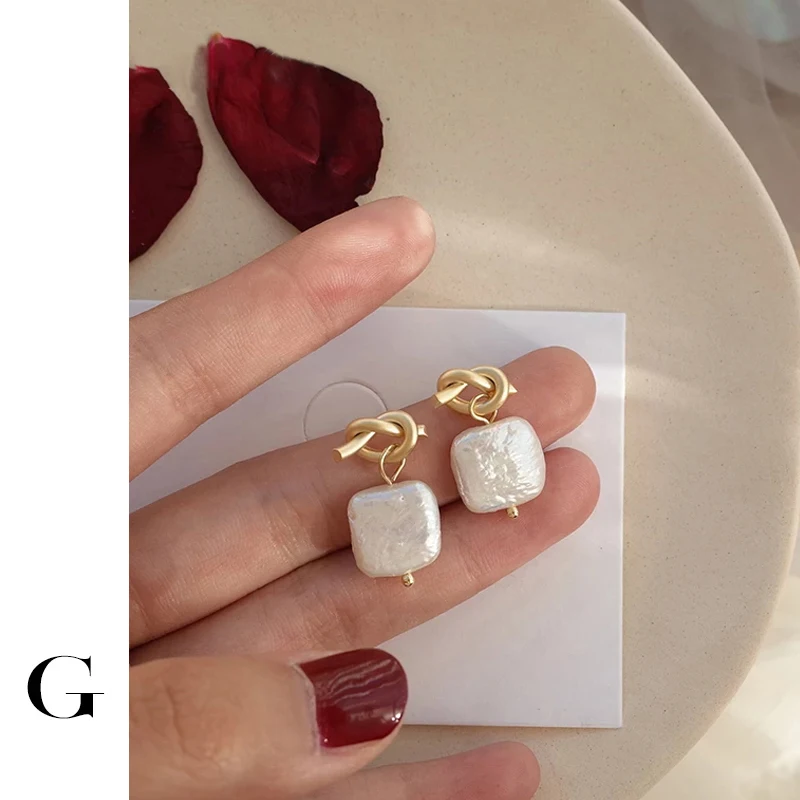 GHIDBK 2019 Baroque Freshwater Pearls Knotted Stud Earrings Simple Geometric Studs Minimalist Small Earrings Statement Bijoux
GHIDBK 2019 Baroque Freshwater Pearls Knotted Stud Earrings Simple Geometric Studs Minimalist Small Earrings Statement Bijoux