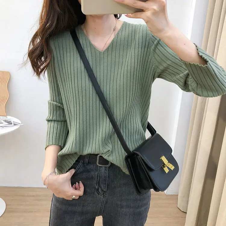 V-neck knitted large women's sweater autumn winter deep pit stripe long sleeve basic sweater white casual loose sweater female
V-neck knitted large women's sweater autumn winter deep pit stripe long sleeve basic sweater white casual loose sweater female