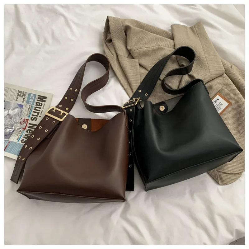 Retro PU Leather Shoulder Bag for Women Fashion Messenger Bag Female Large Capacity Crossbody Bags Designer Girl Ladies Handbag
Retro PU Leather Shoulder Bag for Women Fashion Messenger Bag Female Large Capacity Crossbody Bags Designer Girl Ladies Handbag