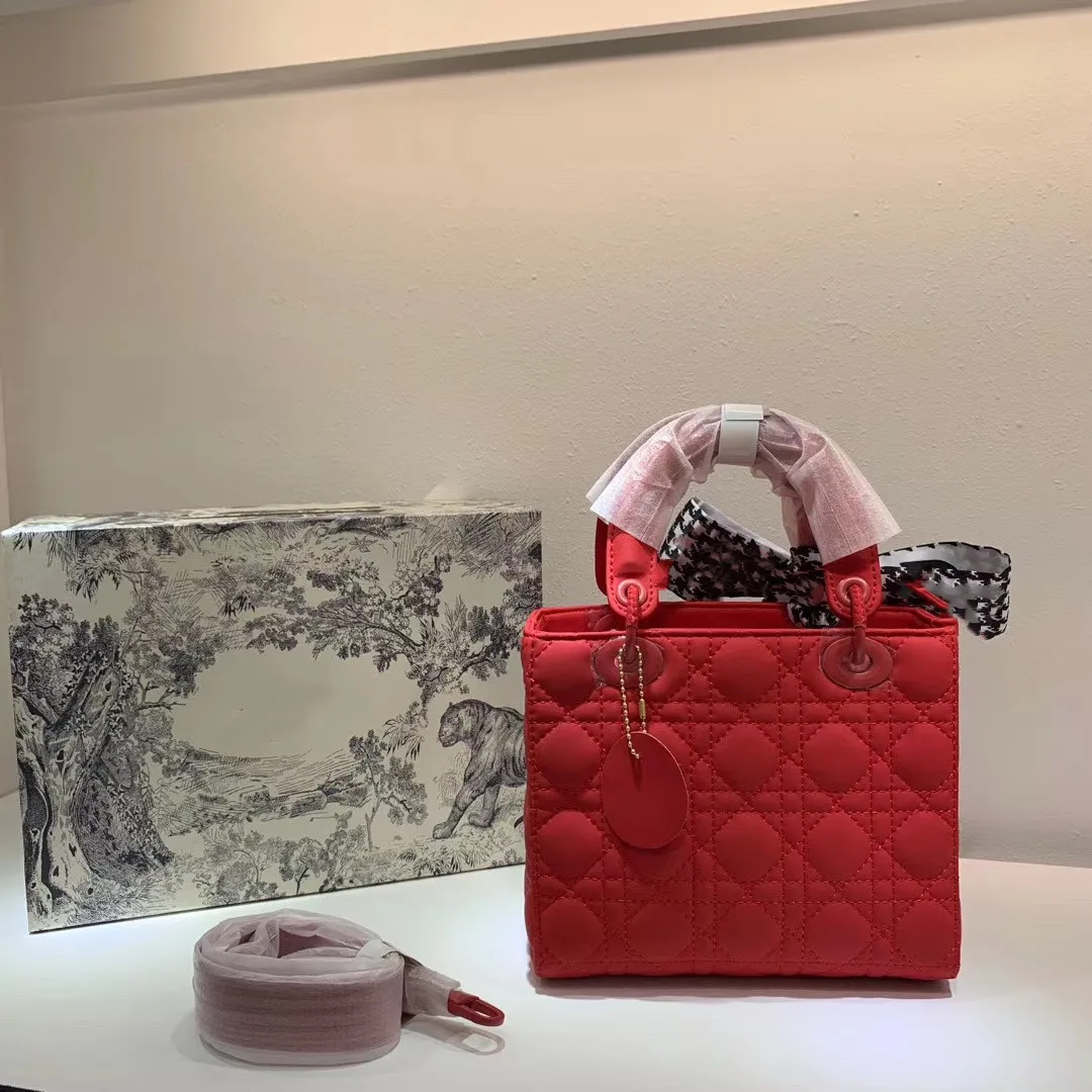 2021 Brand Designer Shopping Gift Lady Girl Cute Bag New Handbag Fashion Beautiful Classic Luxury Goods Genuine Leather
2021 Brand Designer Shopping Gift Lady Girl Cute Bag New Handbag Fashion Beautiful Classic Luxury Goods Genuine Leather